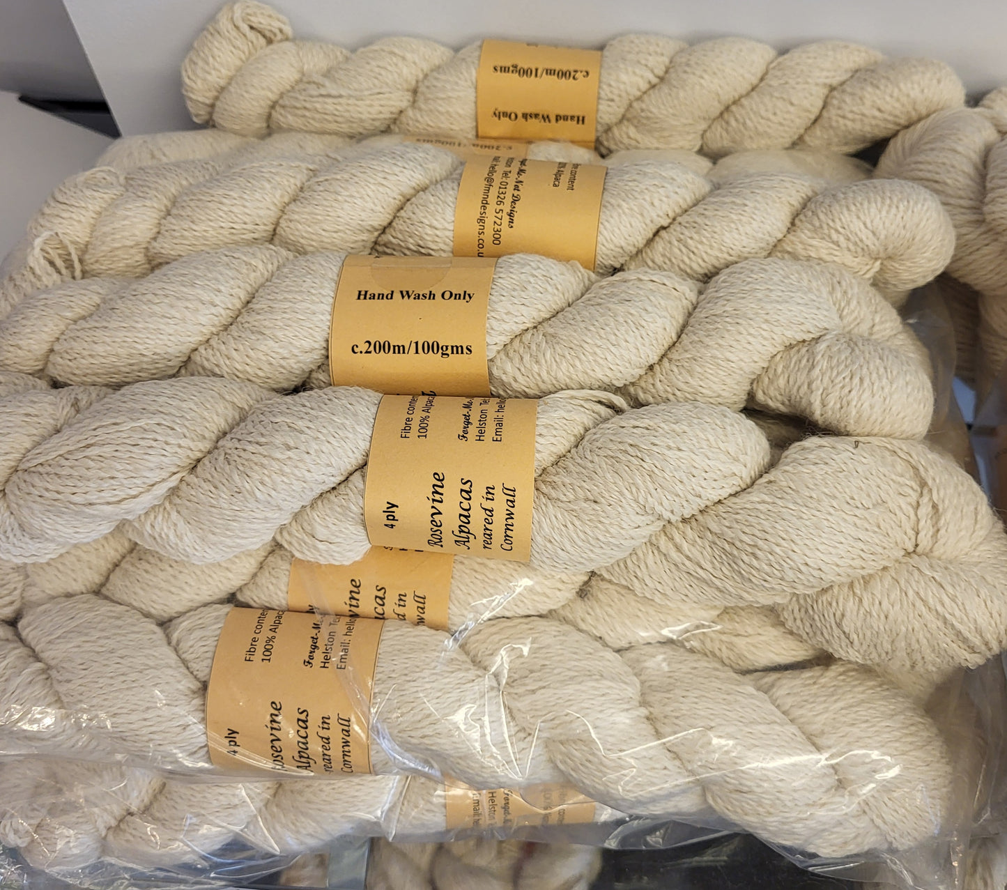 Pure 100% Alpaca yarn - 4ply cream 100g skein