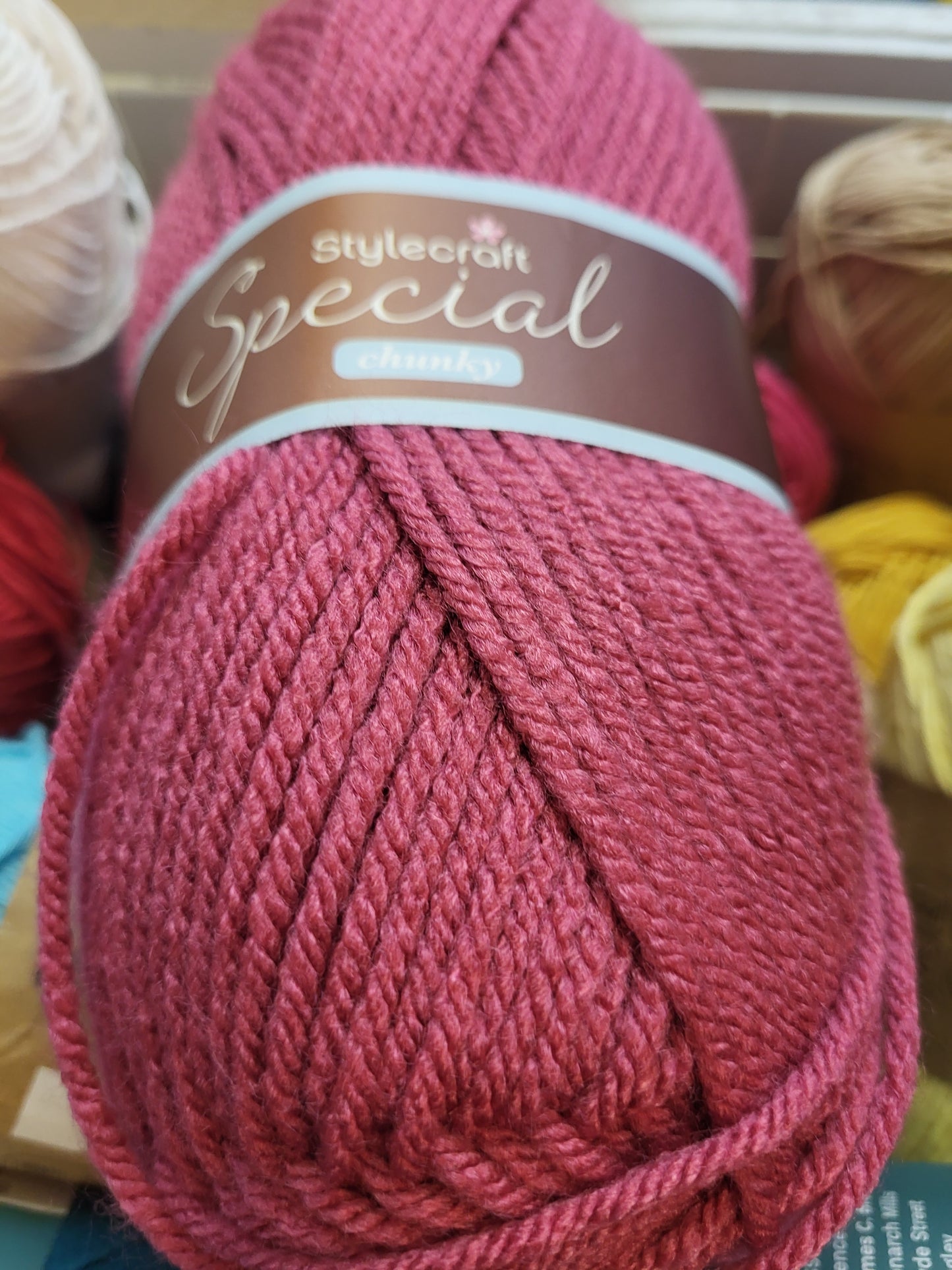 Special Chunky yarn - Raspberry 1023 - 100g